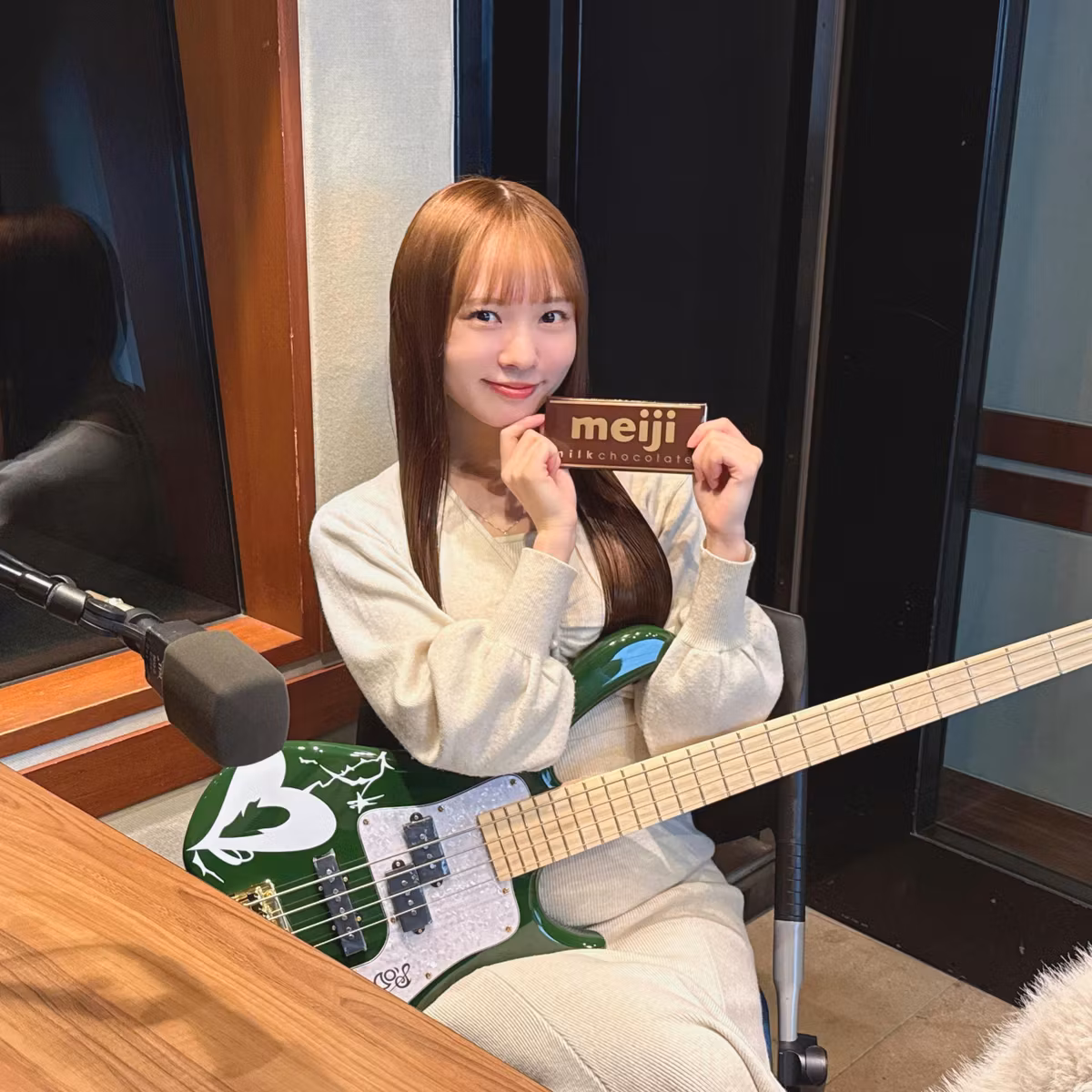 MINA部長が最近ハマっている楽曲とは💭🕺番組の感想は #MINAの軽音部 で呟いてね！