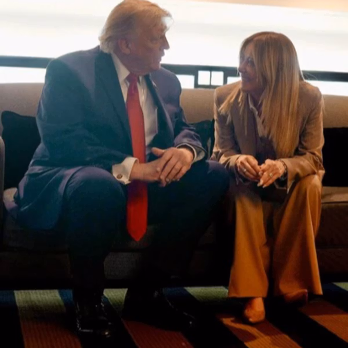 トランプ・メローニ「写真騒動」の深層：同盟関係に生じた決定的な「ひび」とは