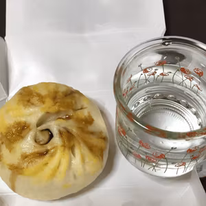 食べさしてください「肉まんと水」