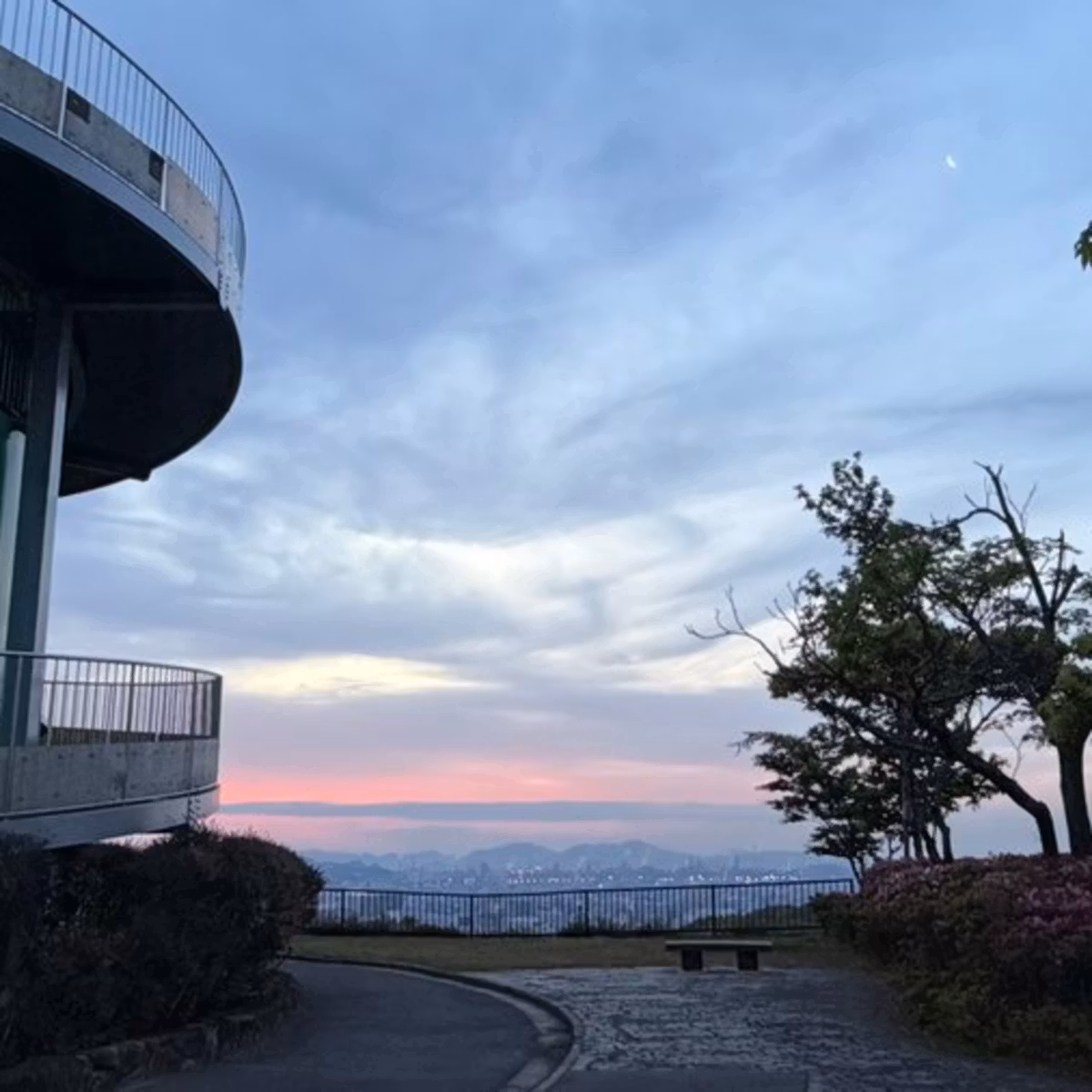 Dawn Coffee and Air Conditioner Clouds (いつもの展望台から2026年5月13日)