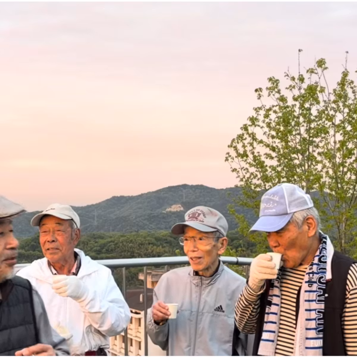 Golden Sunrise and Mountain Coffee at the Observatory (いつもの展望台から2026年4月22日)