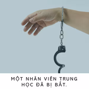Một nhân viên trung học đã bị bắt.
